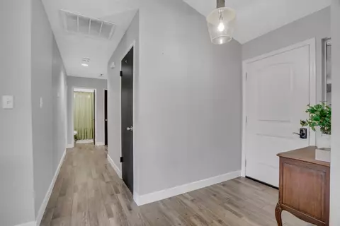 Entry Way - 1460 Jennifer St, Ripon, CA 95366 photo 2 of 2