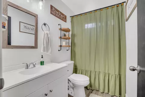 Bath - 1460 Jennifer St, Ripon, CA 95366 photo 1 of 2