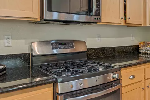 Kitchen - 13715 Bloom Way, Lathrop, CA 95330 photo 4 of 5