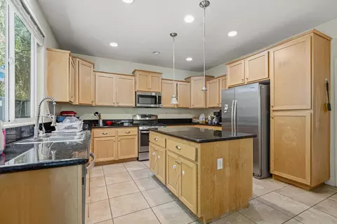 Kitchen - 13715 Bloom Way, Lathrop, CA 95330 photo 5 of 5