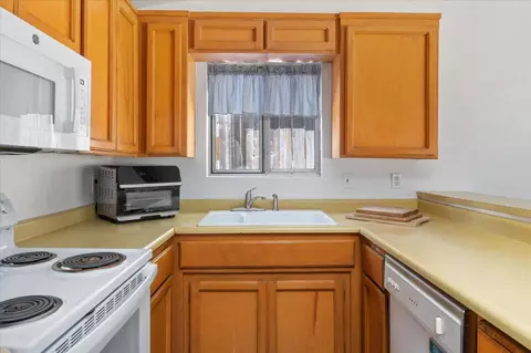 Kitchen - 334 Apple Blossom, Murphys, CA 95247 photo 2 of 2