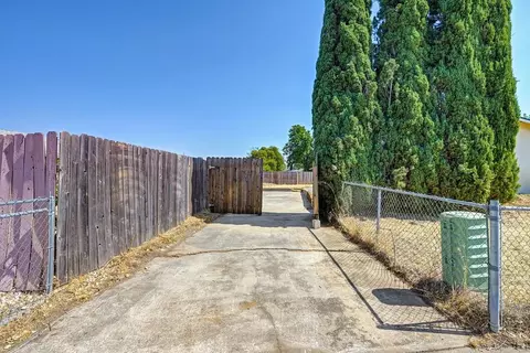4801 Willowbrook Dr, Sacramento, CA 95842