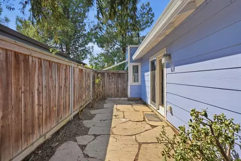 Exterior - 1907 Manet Pl, Davis, CA 95618 photo 3 of 10