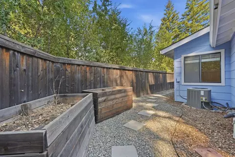 Exterior - 1907 Manet Pl, Davis, CA 95618 photo 6 of 10