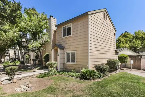 8208 Center Pkwy #18, Sacramento, CA 95823