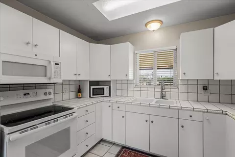 Kitchen - 5922 Nile Rd, Manteca, CA 95337 photo 3 of 4