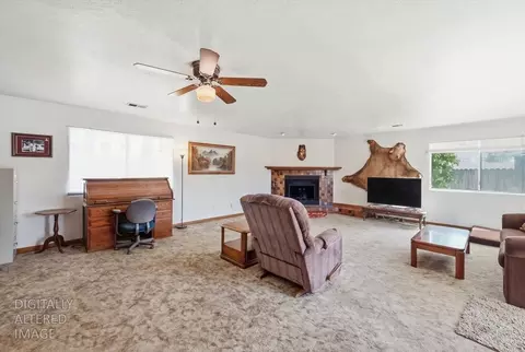 Living - 264 Dana Ct, Manteca, CA 95336 photo 4 of 7
