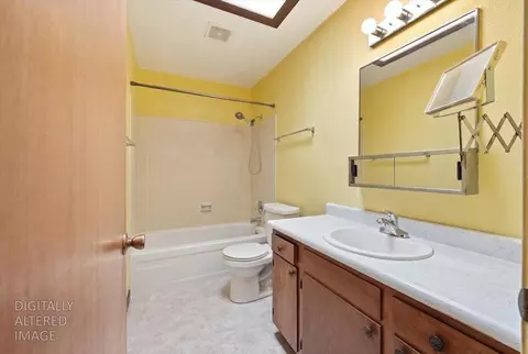Bath - 264 Dana Ct, Manteca, CA 95336 photo 1 of 3