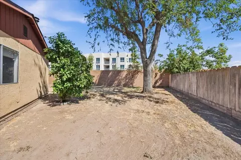 Exterior - 264 Dana Ct, Manteca, CA 95336 photo 5 of 9