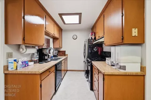 Kitchen - 264 Dana Ct, Manteca, CA 95336 photo 2 of 5
