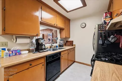 Kitchen - 264 Dana Ct, Manteca, CA 95336 photo 4 of 5