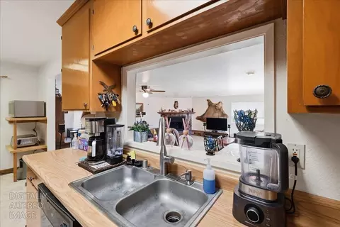 Kitchen - 264 Dana Ct, Manteca, CA 95336 photo 5 of 5