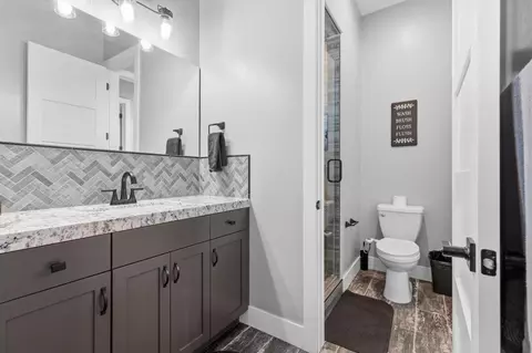 Bath - 19206 S Bloss Ave, Hilmar, CA 95324 photo 8 of 9