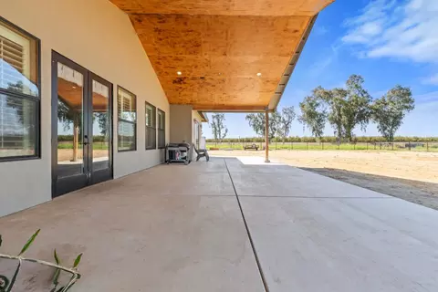 Exterior - 19206 S Bloss Ave, Hilmar, CA 95324 photo 6 of 9