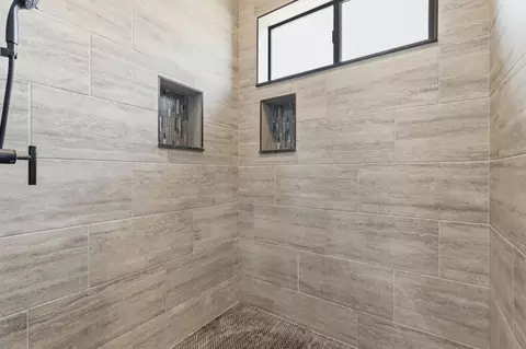Bath - 19206 S Bloss Ave, Hilmar, CA 95324 photo 4 of 9