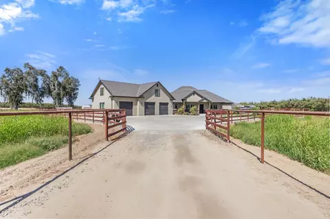 Exterior - 19206 S Bloss Ave, Hilmar, CA 95324 photo 2 of 9