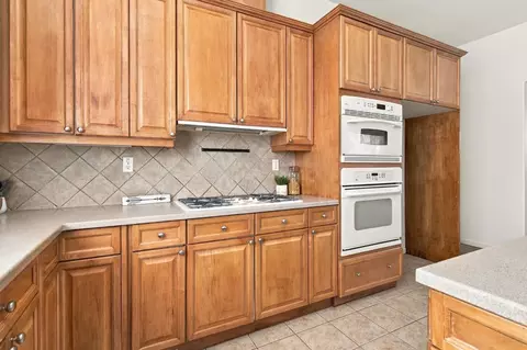 Kitchen - 2217 Hearth Dr, Manteca, CA 95337 photo 4 of 8