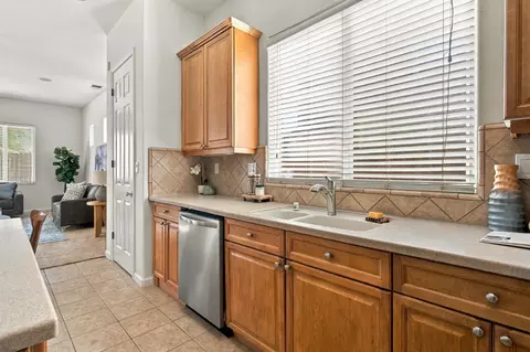 Kitchen - 2217 Hearth Dr, Manteca, CA 95337 photo 5 of 8