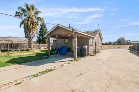 Exterior - 1329 Irwin Ave, Escalon, CA 95320 photo 2 of 5