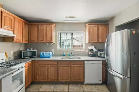 Kitchen - 1329 Irwin Ave, Escalon, CA 95320 photo 1 of 2