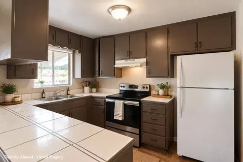 Kitchen - 1329 Irwin Ave, Escalon, CA 95320 photo 2 of 2