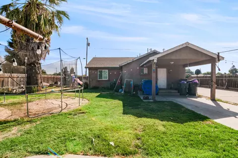 Exterior - 1329 Irwin Ave, Escalon, CA 95320 photo 3 of 5