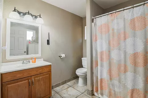 Bath - 1329 Irwin Ave, Escalon, CA 95320 photo 1 of 1