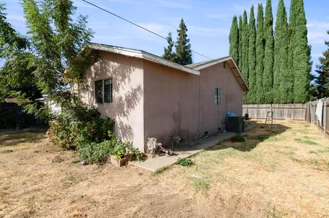 Exterior - 1329 Irwin Ave, Escalon, CA 95320 photo 4 of 5