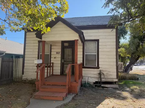 663 5th St, Woodland, CA 95695