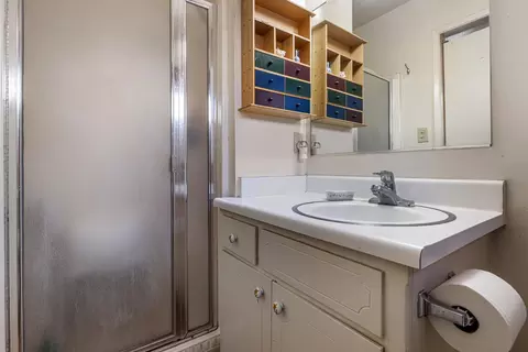 Bath - 1629 Sheldon Dr, Modesto, CA 95350 photo 2 of 2