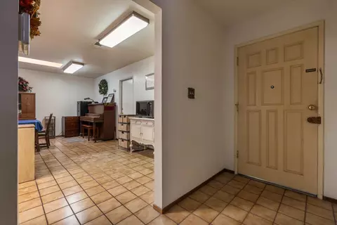 Entry Way - 1629 Sheldon Dr, Modesto, CA 95350 photo 2 of 10