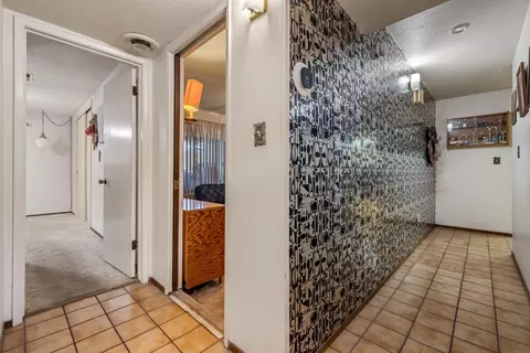 Entry Way - 1629 Sheldon Dr, Modesto, CA 95350 photo 7 of 10