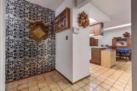 Entry Way - 1629 Sheldon Dr, Modesto, CA 95350 photo 3 of 10