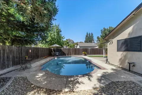 Exterior - 1041 Parkside Ave, Manteca, CA 95336 photo 8 of 20