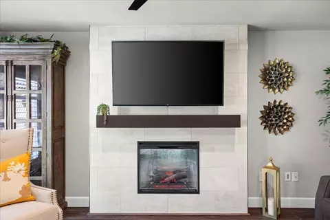 Living - 1041 Parkside Ave, Manteca, CA 95336 photo 3 of 6