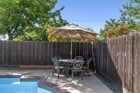 Exterior - 1041 Parkside Ave, Manteca, CA 95336 photo 13 of 20