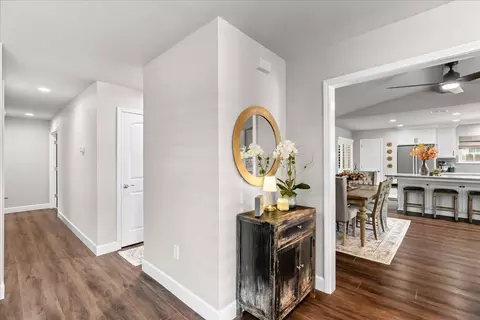Entry Way - 1041 Parkside Ave, Manteca, CA 95336 photo 5 of 5
