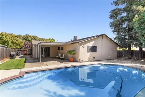 Exterior - 1041 Parkside Ave, Manteca, CA 95336 photo 12 of 20