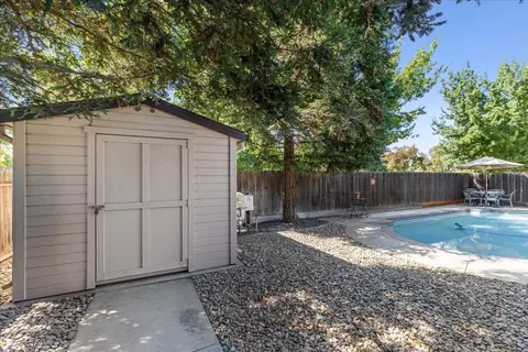 Exterior - 1041 Parkside Ave, Manteca, CA 95336 photo 9 of 20