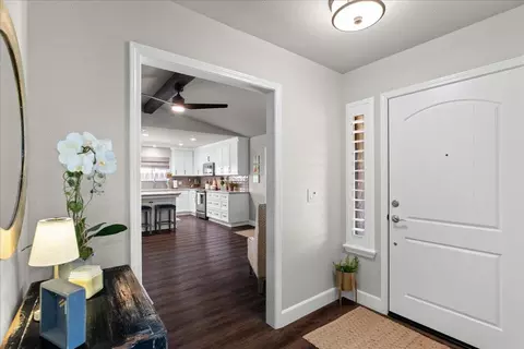 Entry Way - 1041 Parkside Ave, Manteca, CA 95336 photo 4 of 5