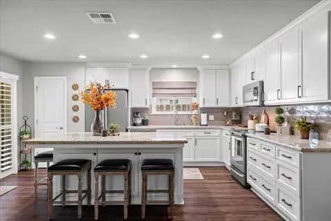 Kitchen - 1041 Parkside Ave, Manteca, CA 95336 photo 7 of 7