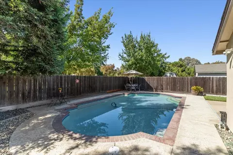 Exterior - 1041 Parkside Ave, Manteca, CA 95336 photo 15 of 20