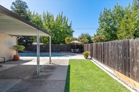 Exterior - 1041 Parkside Ave, Manteca, CA 95336 photo 17 of 20