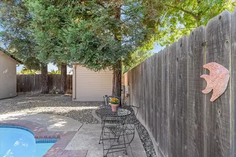 Exterior - 1041 Parkside Ave, Manteca, CA 95336 photo 11 of 20