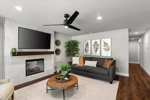 Living - 1041 Parkside Ave, Manteca, CA 95336 photo 4 of 6