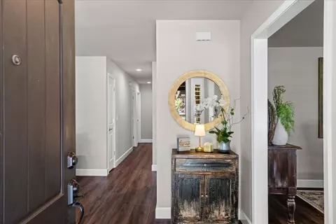 Entry Way - 1041 Parkside Ave, Manteca, CA 95336 photo 3 of 5