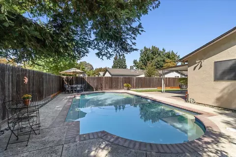 Exterior - 1041 Parkside Ave, Manteca, CA 95336 photo 14 of 20