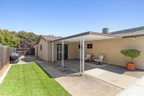 Exterior - 1041 Parkside Ave, Manteca, CA 95336 photo 18 of 20