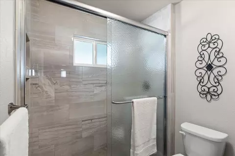 Bath - 1041 Parkside Ave, Manteca, CA 95336 photo 2 of 3