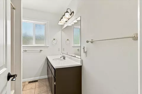 Bath - 12963 Thistle Loop, Penn Valley, CA 95946 photo 5 of 5
